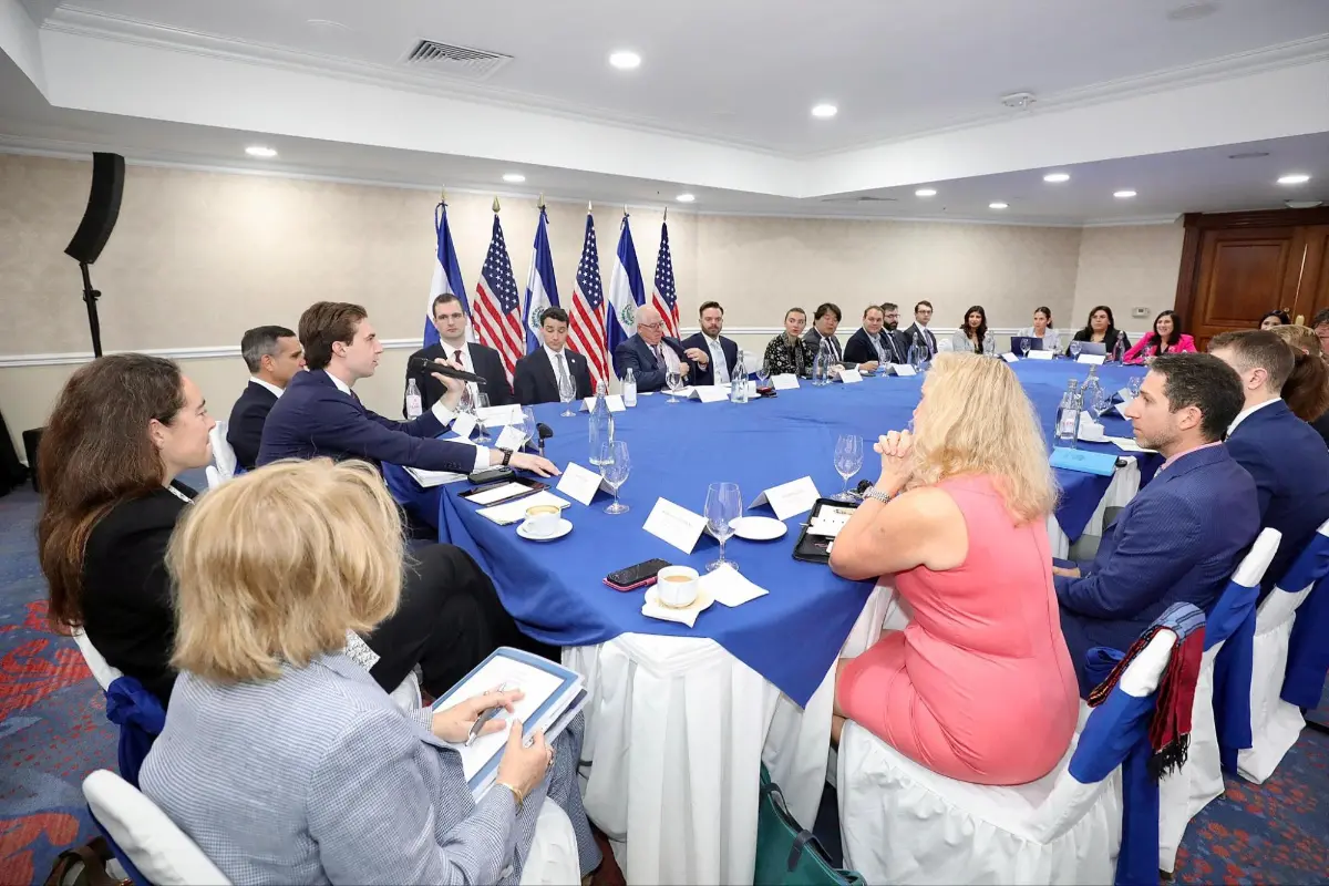 Delegación de EE. UU. visita El Salvador para evaluar oportunidades de inversión