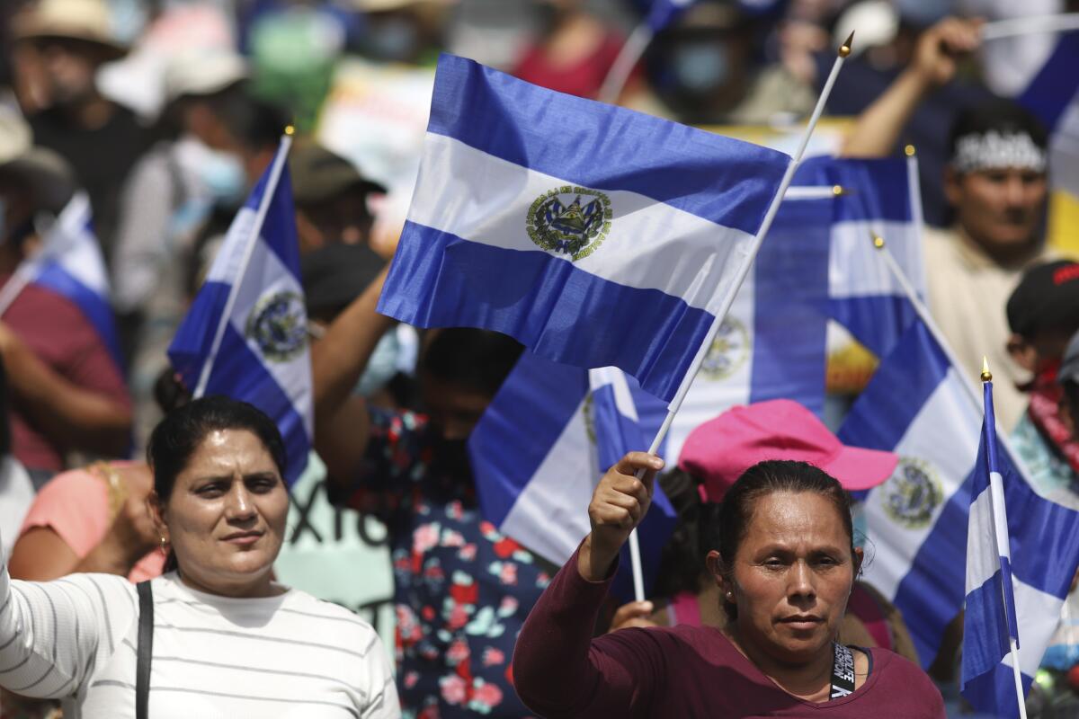 Encuesta CID Gallup: 59% de salvadoreños dice no apoyar a ningún partido político