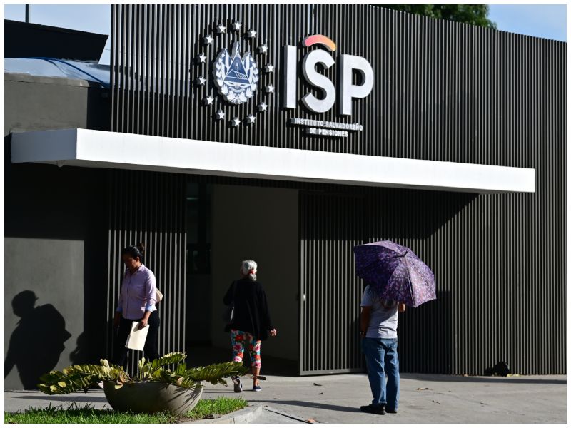 Retrasos en reforma de pensiones complican revisiones pendientes con el FMI, advierte firma internacional