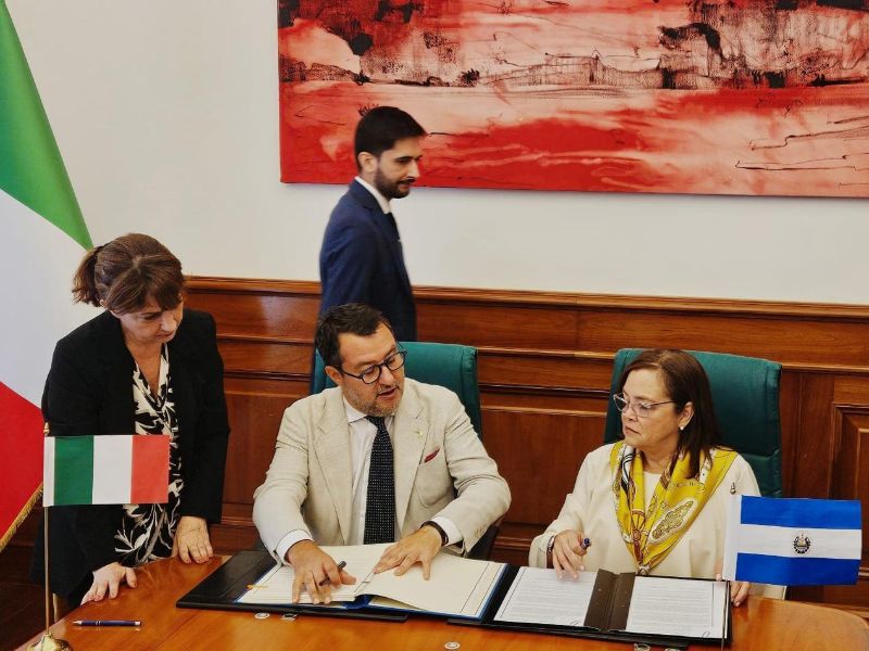 El Salvador e Italia acuerdan homologar licencias de conducir