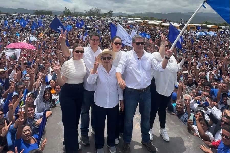 Juan Orlando Hernández regresa a Honduras tras ser indultado por Donald Trump