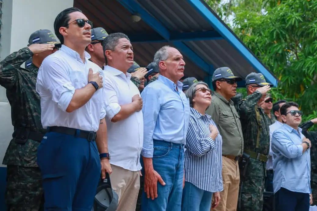 Presidente de Honduras reafirma que isla Conejo pertenece a su país