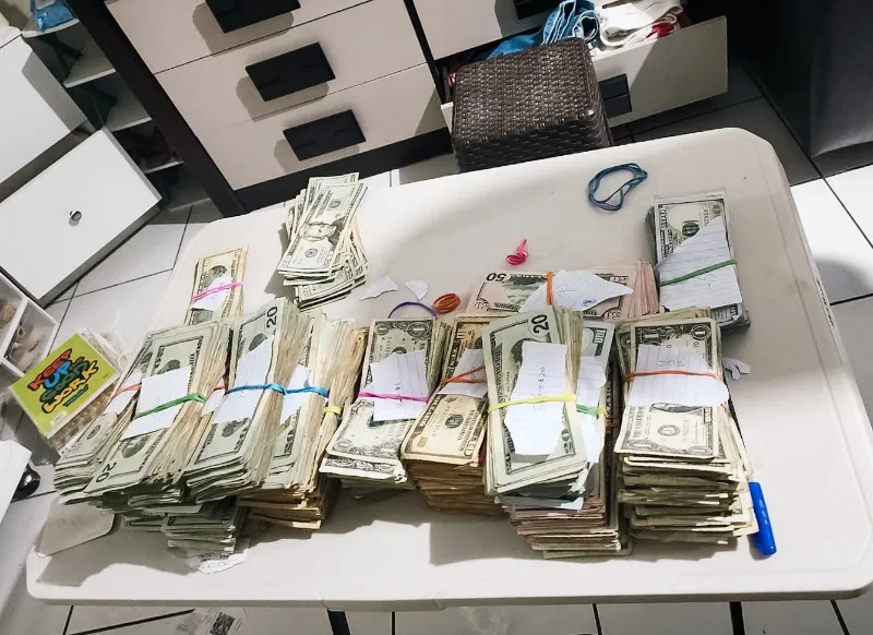 Capturan a siete personas acusadas de fraude por más de $502 mil contra distribuidora de bebidas