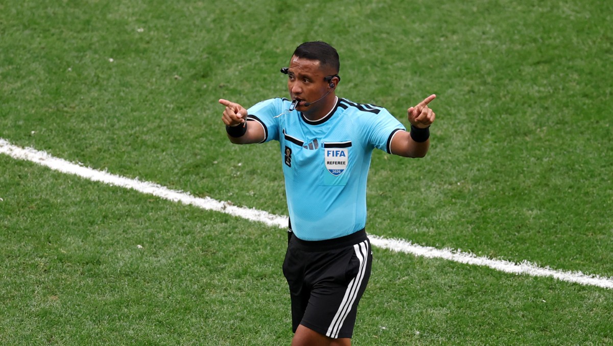 El salvadoreño Iván Barton hará historia al dirigir la semifinal Francia-España