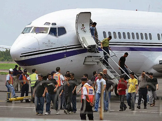El Salvador es el cuarto país que más vuelos con deportados recibe desde Estados Unidos