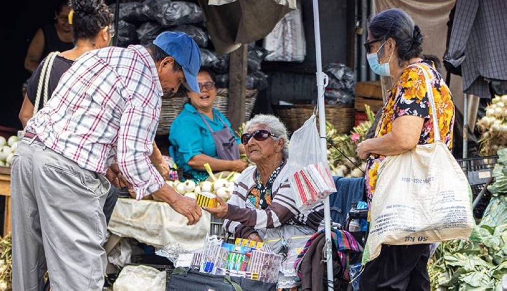 Solo uno de cada tres salvadoreños tiene un empleo de calidad, según el BID