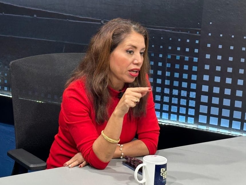 Bethy Arana renuncia a candidatura a diputada por el FMLN para las elecciones de 2027