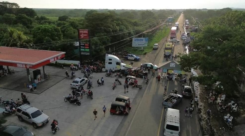 Transportistas bloquean carreteras de Guatemala en protesta por altos precios de combustibles