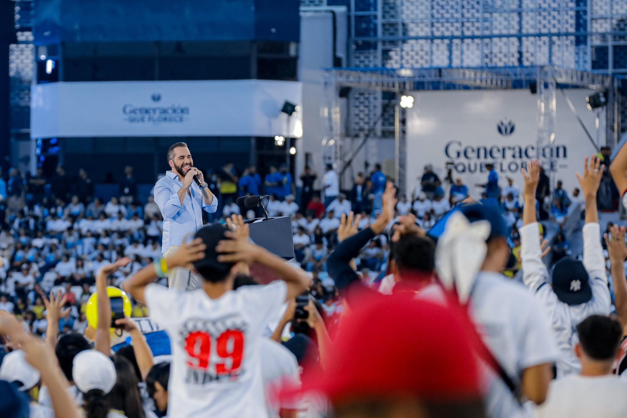 El Salvador financiará programa de becas con $100 millones aportados por el BID