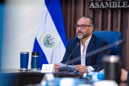 Ernesto Castro encabeza delegación salvadoreña que realizará visita oficial a China