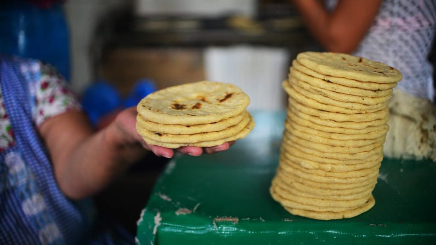 Tortillas podrían llegar a dos por $0.25 ante alza del maíz, advierten comerciantes