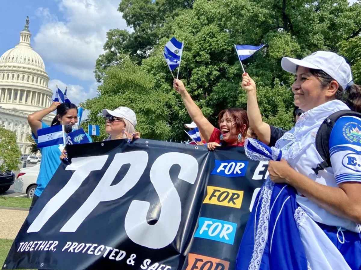 Casi 300 organizaciones y líderes religiosos piden a EE. UU. extender el TPS para salvadoreños