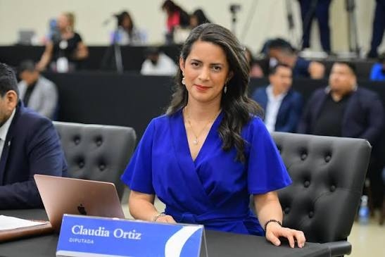 Más de 2,000 personas respaldan petición para revertir suspensión de Claudia Ortiz en Vamos