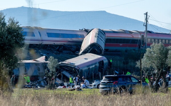Choque de trenes en España deja más de 60 muertos y decenas de heridos graves